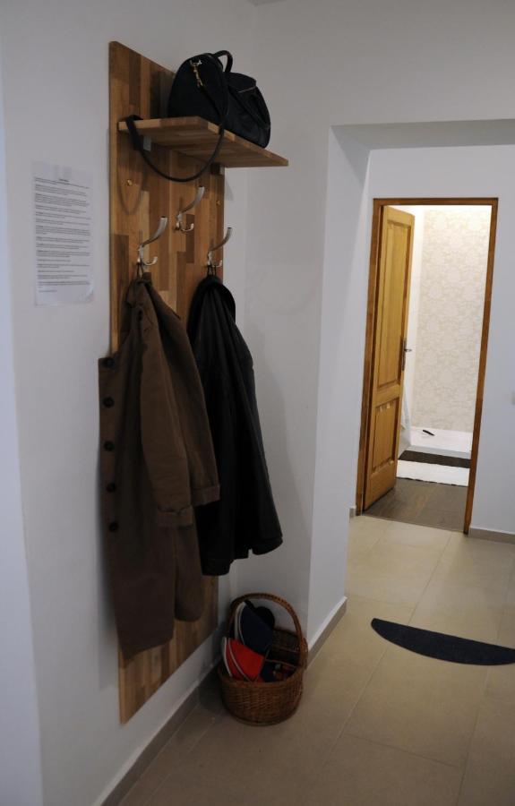 Black Gate - 2 Bedroom Apartment In The Heart Of Old Town With Free Private Secured Parking Brașov Exterior foto