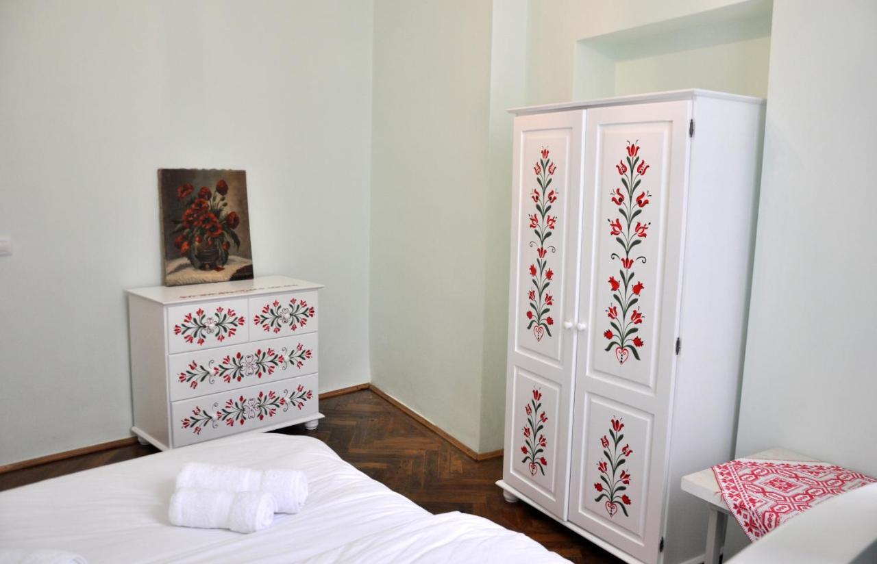 Black Gate - 2 Bedroom Apartment In The Heart Of Old Town With Free Private Secured Parking Brașov Exterior foto
